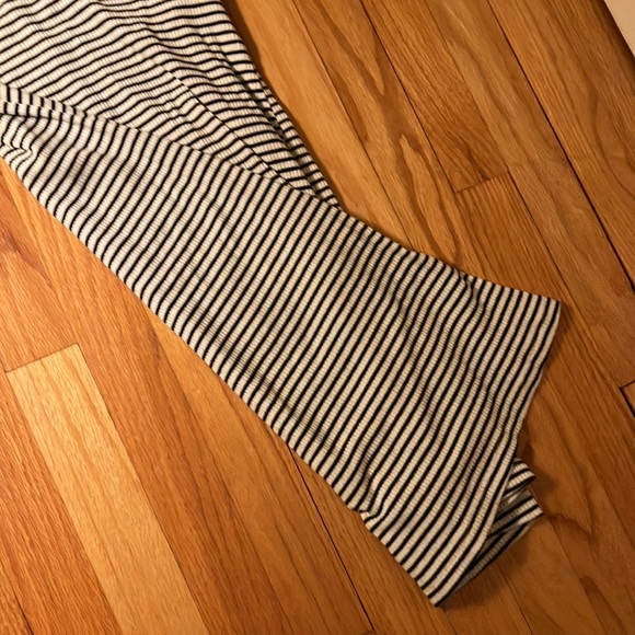 old navy black and white stripe dress in the size medium - Picture 3 of 3